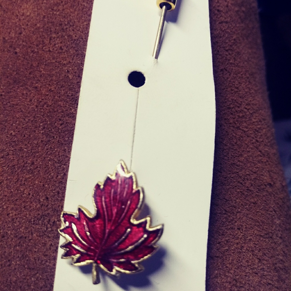 Fall leaf stick pin